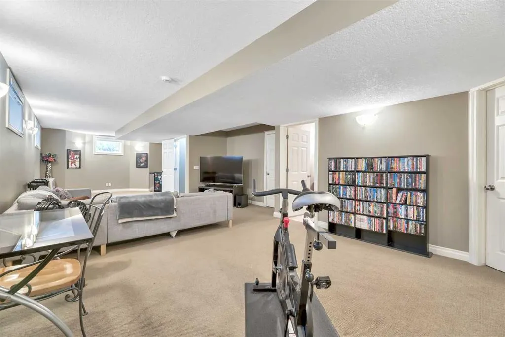 2605 30 Street SW