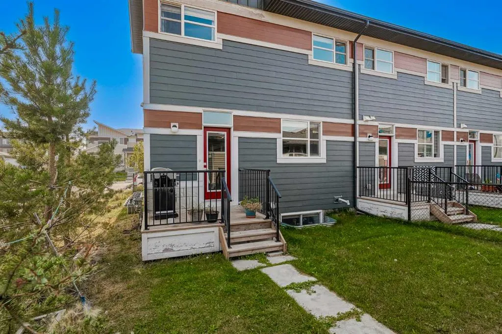 96 Skyview Parade NE