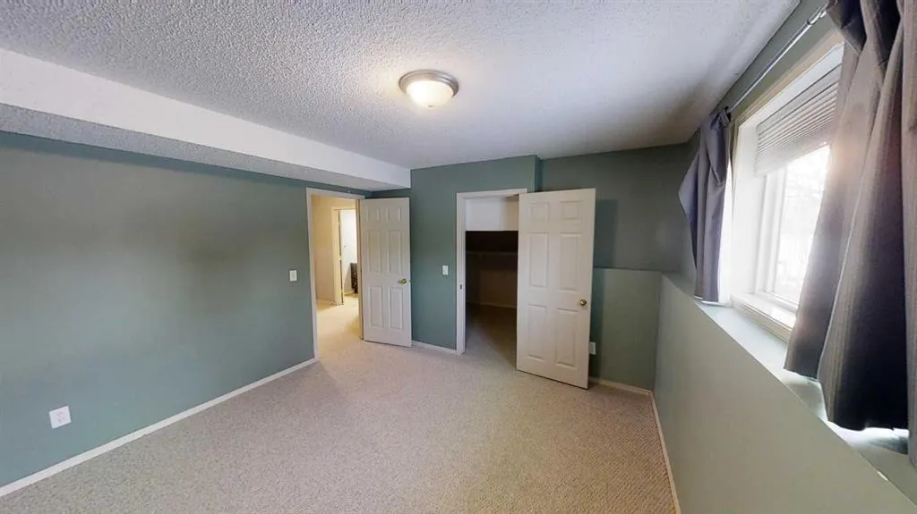 9425 Lakeland Drive