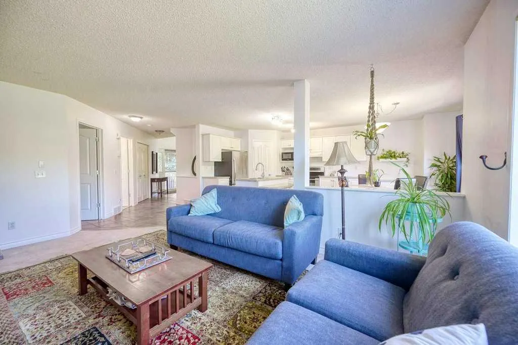 42 Chapalina Way SE