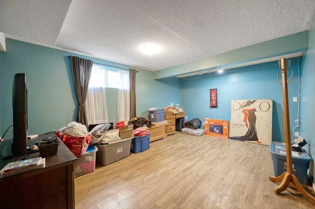 42 Chapalina Way SE