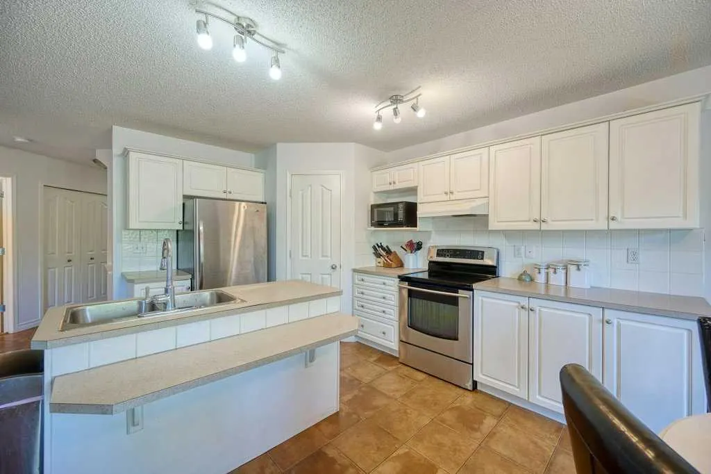 42 Chapalina Way SE