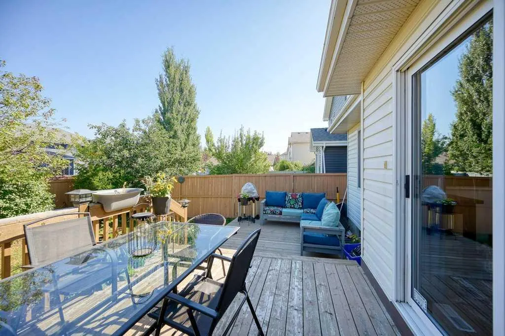 42 Chapalina Way SE