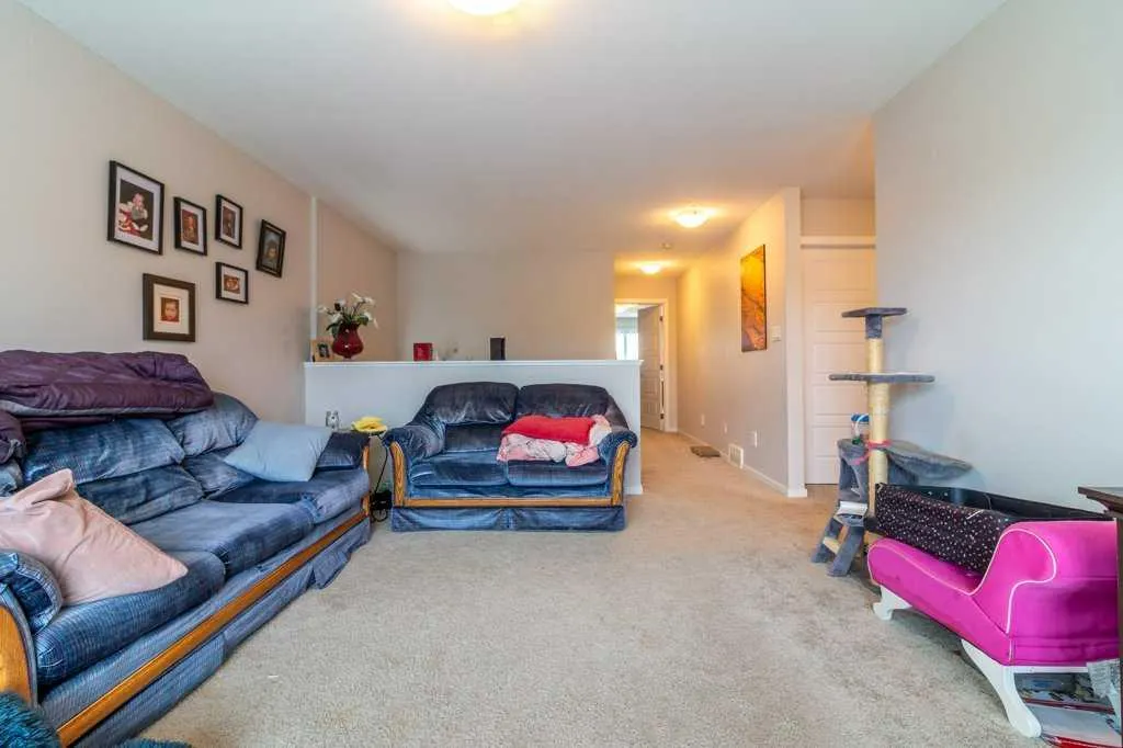 43 Country Meadows Boulevard W