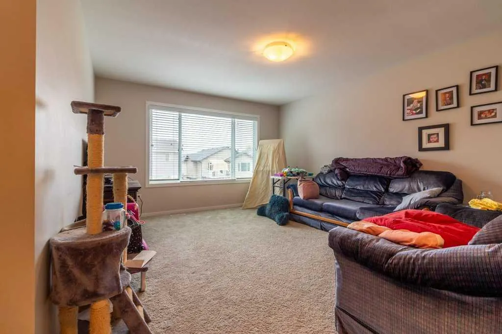 43 Country Meadows Boulevard W