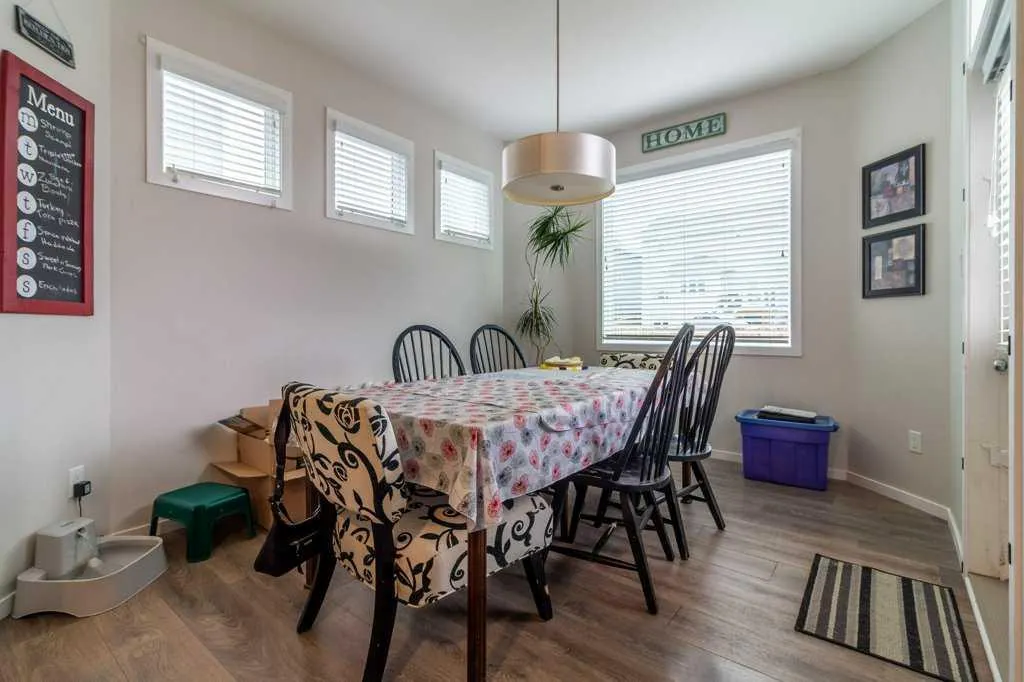 43 Country Meadows Boulevard W