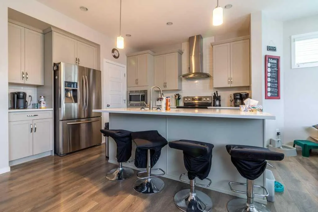 43 Country Meadows Boulevard W