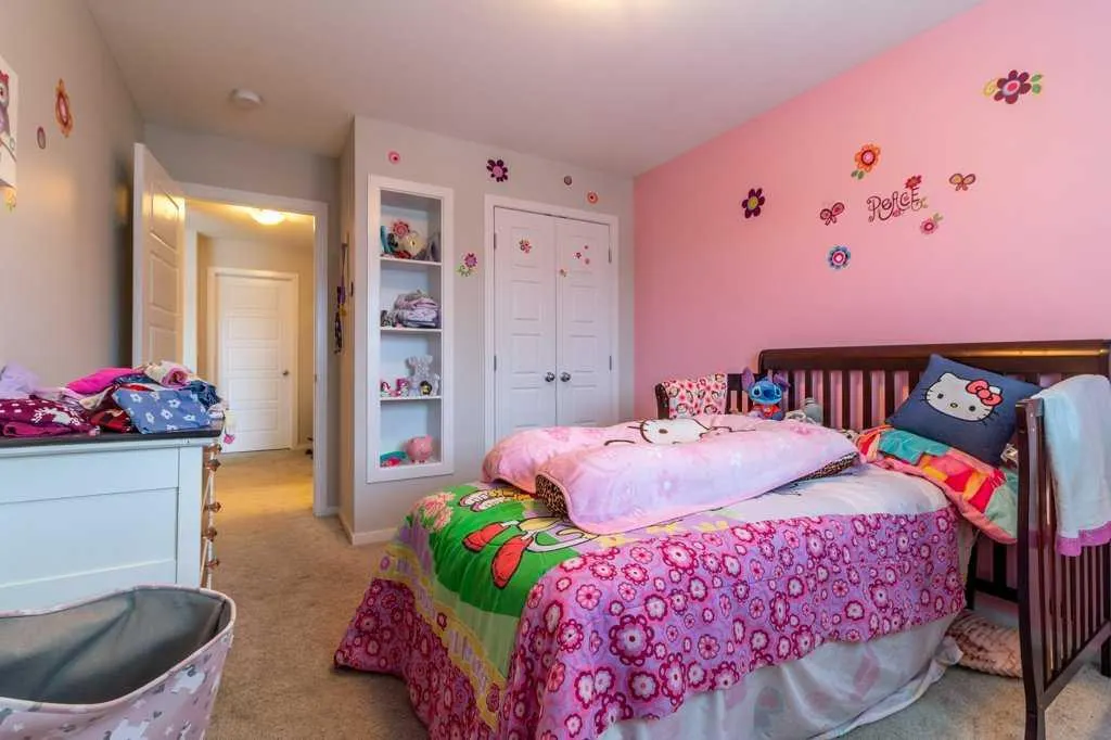 43 Country Meadows Boulevard W
