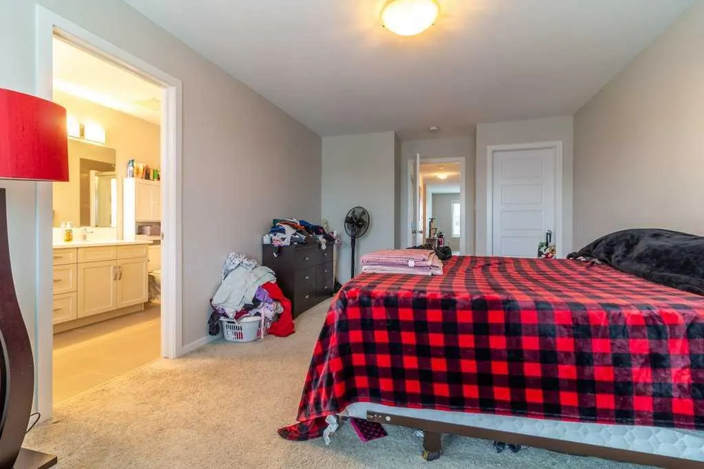 43 Country Meadows Boulevard W