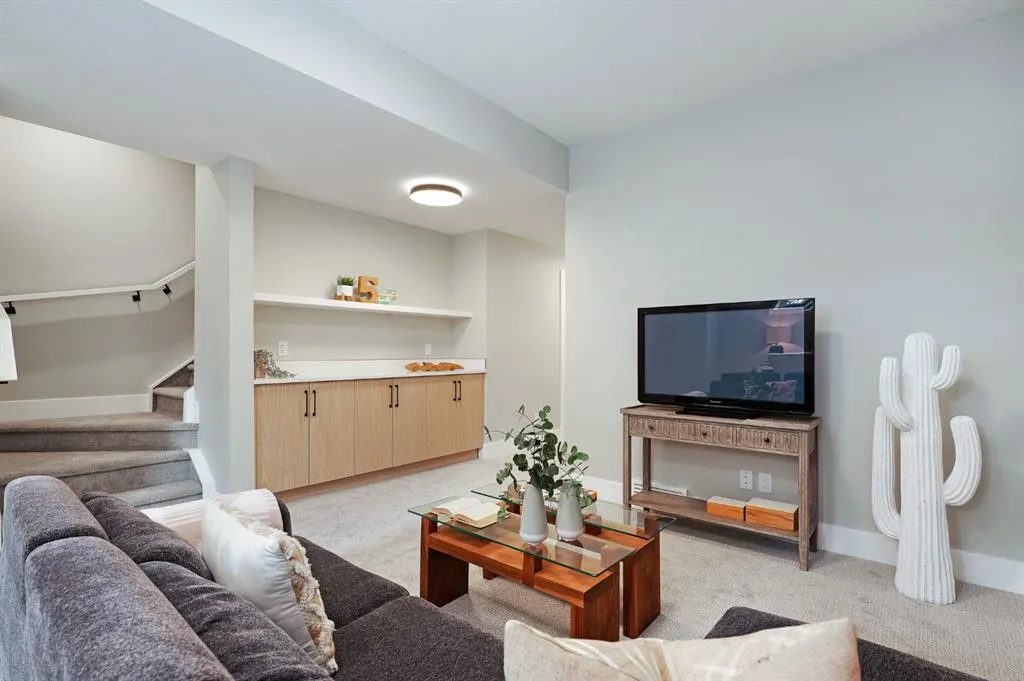 42 Wheatland Avenue SW