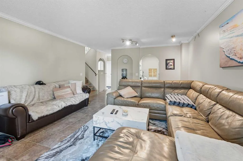 829 Coach Bluff Crescent SW, #201