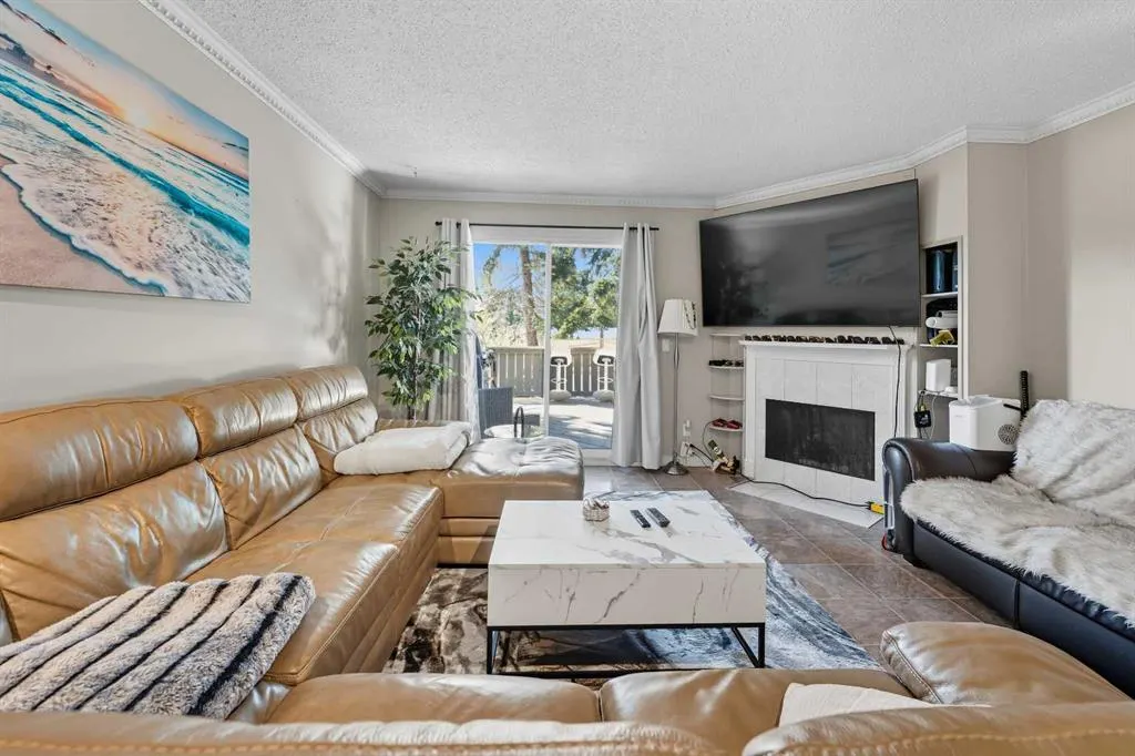 829 Coach Bluff Crescent SW, #201