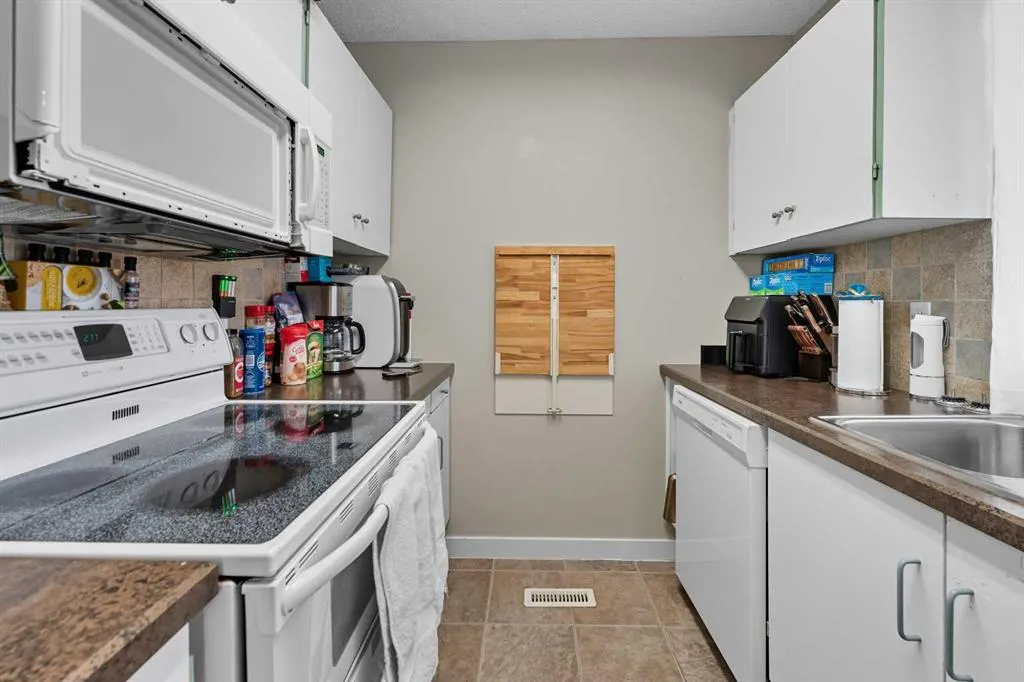 829 Coach Bluff Crescent SW, #201