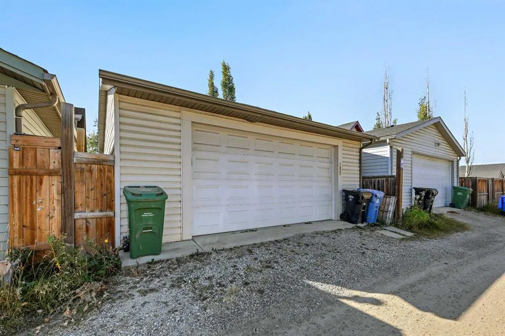 180 Copperfield Rise SE