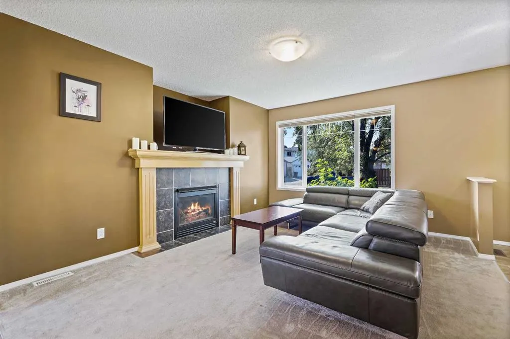 180 Copperfield Rise SE