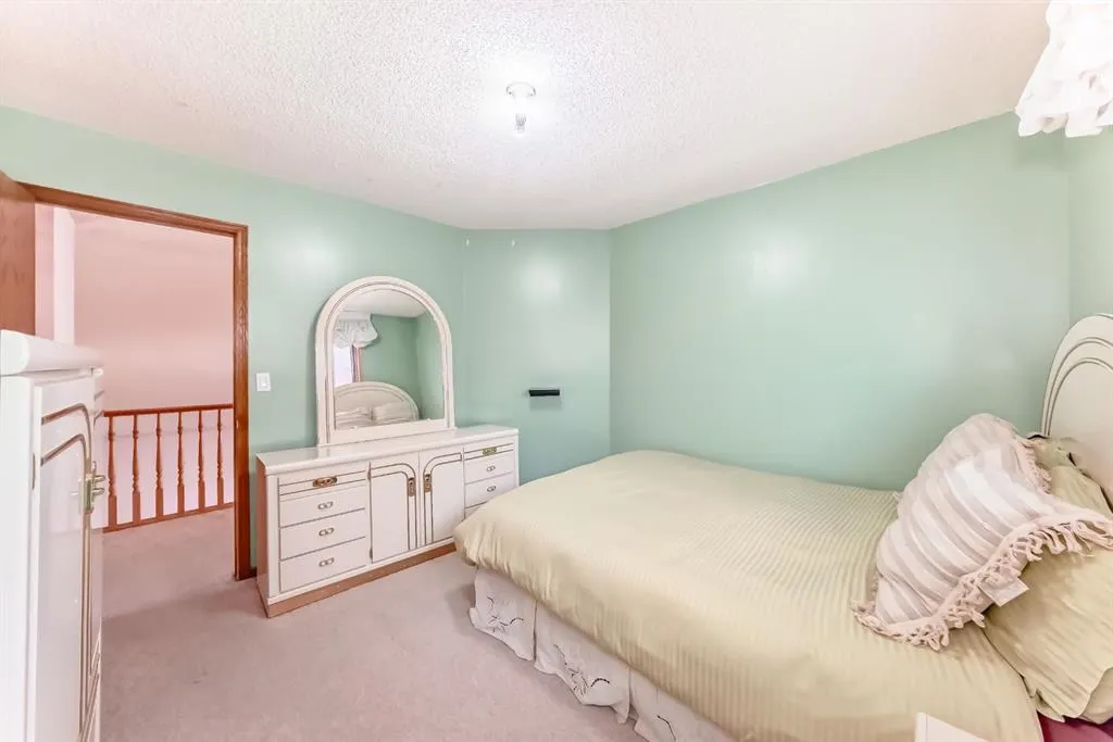 17 Santana Manor NW