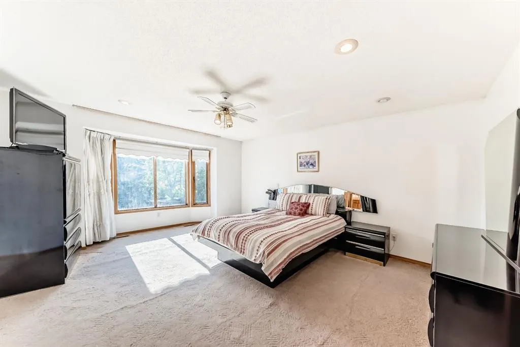 17 Santana Manor NW