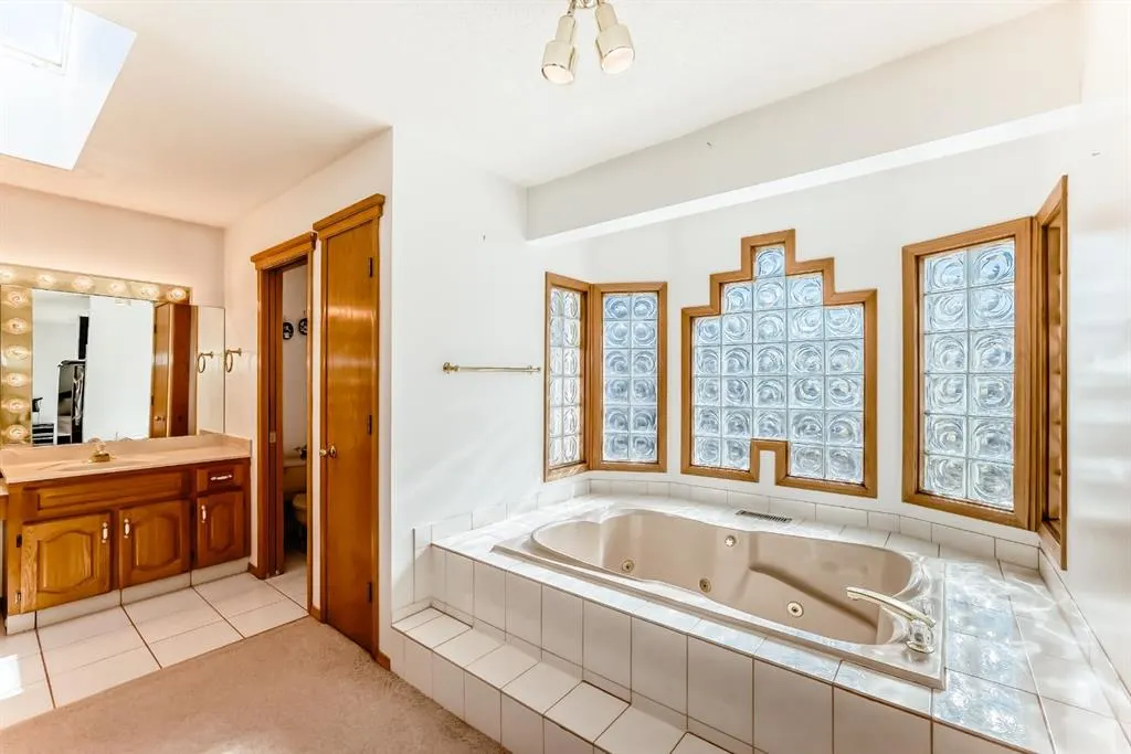 17 Santana Manor NW
