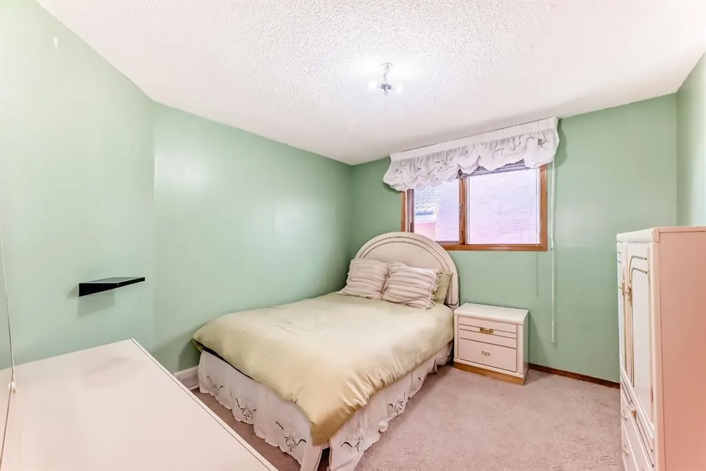 17 Santana Manor NW
