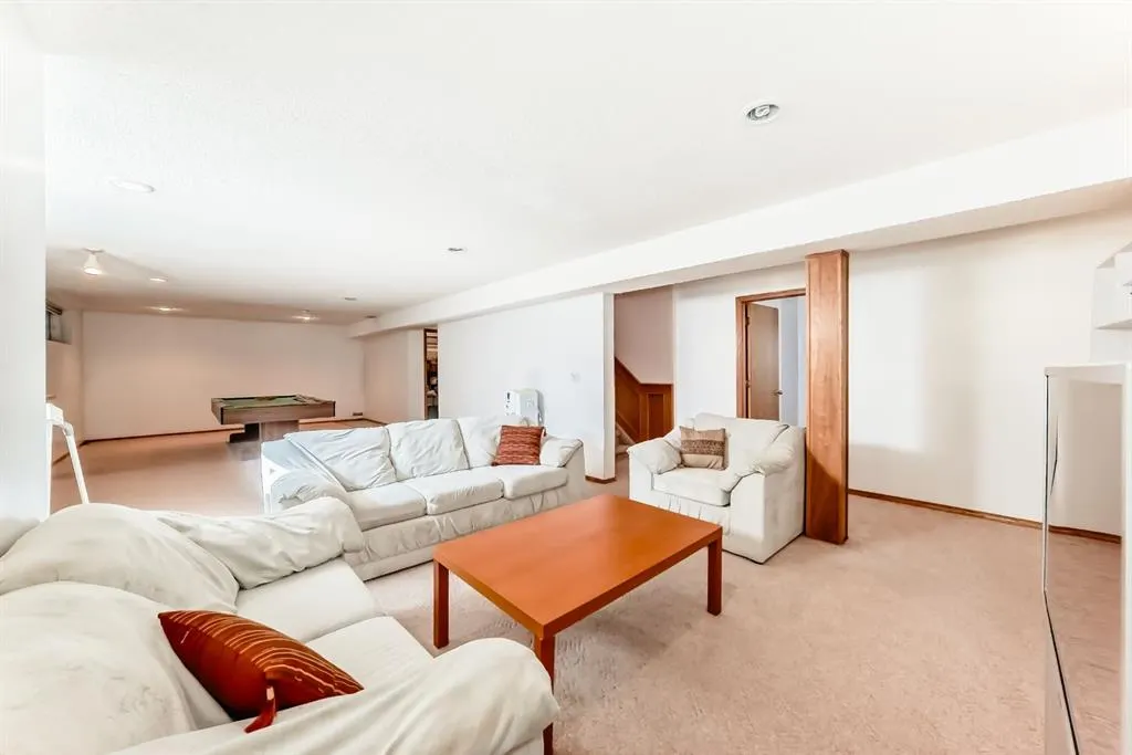 17 Santana Manor NW