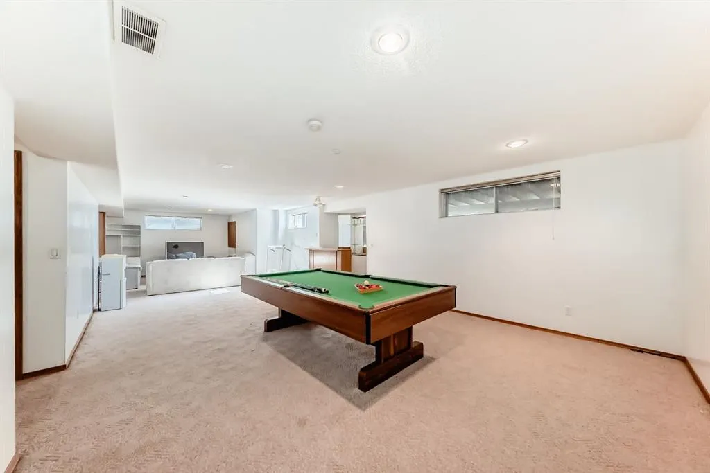 17 Santana Manor NW