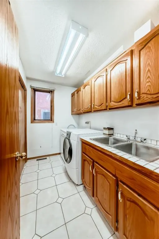 17 Santana Manor NW