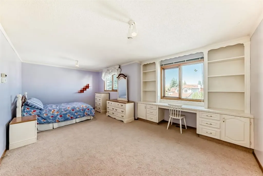 17 Santana Manor NW