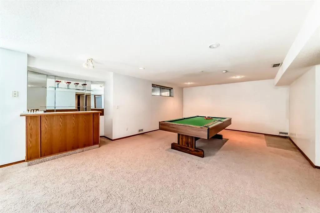 17 Santana Manor NW