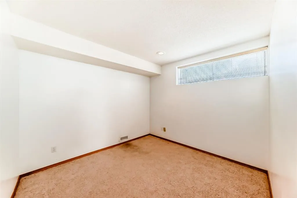 17 Santana Manor NW