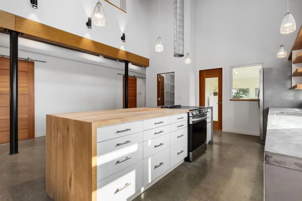 2 Deibert Close SW
