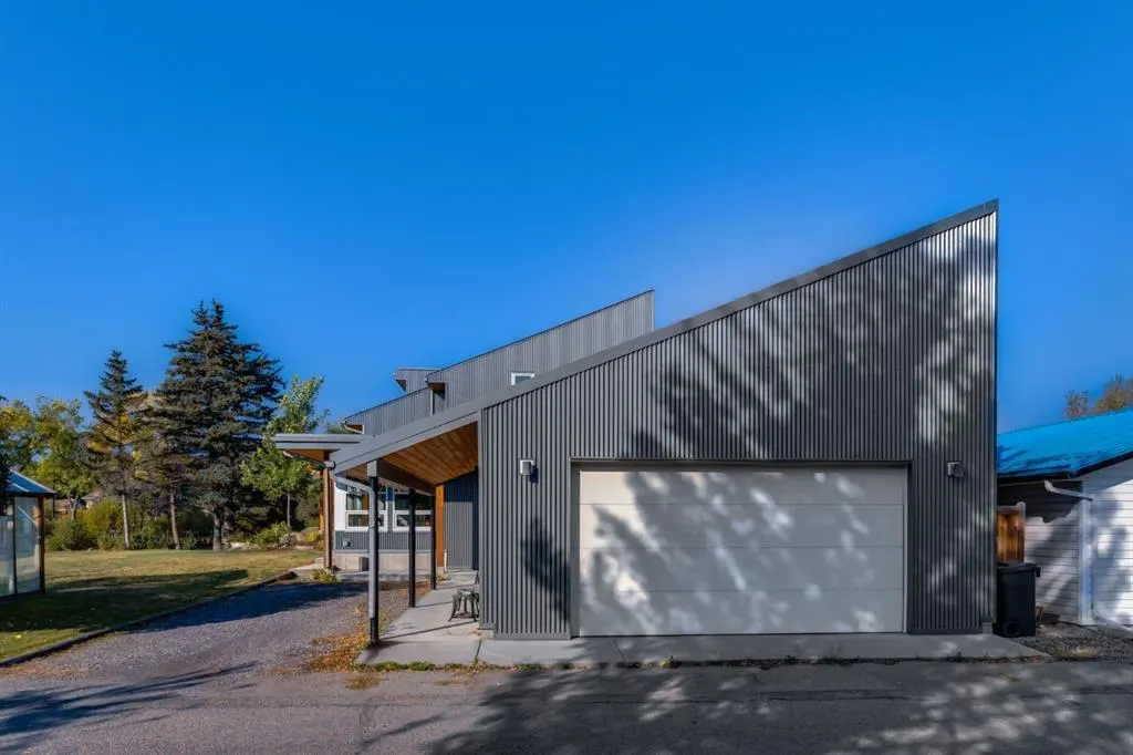 2 Deibert Close SW