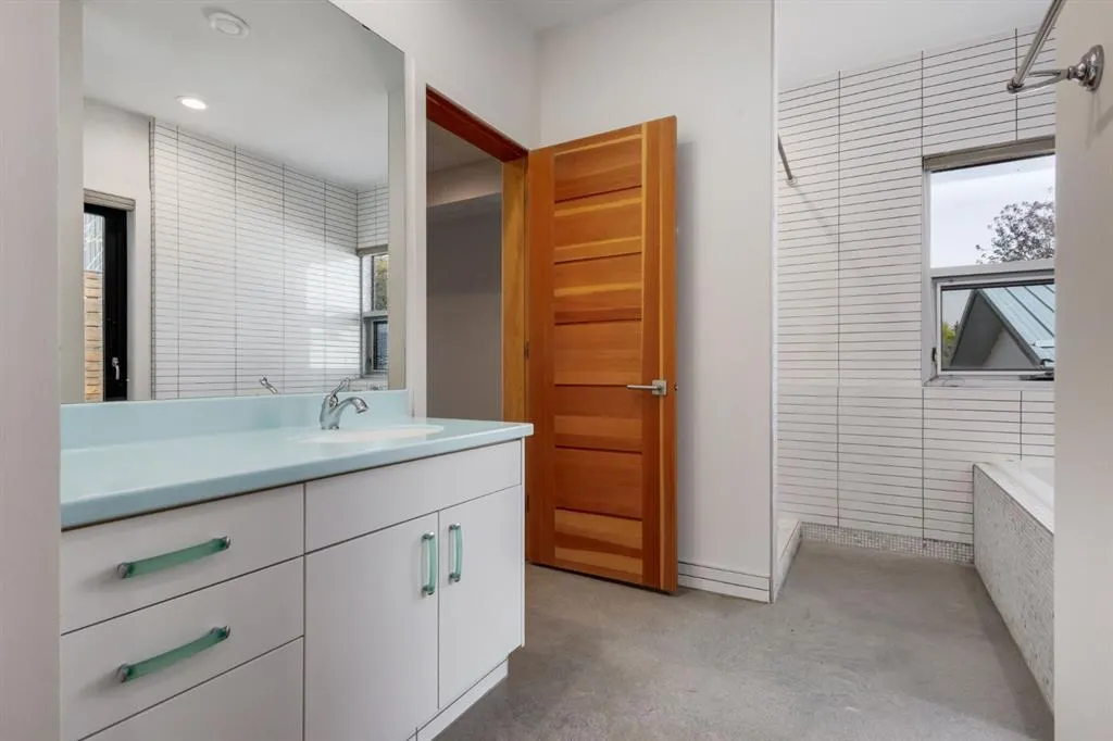 2 Deibert Close SW