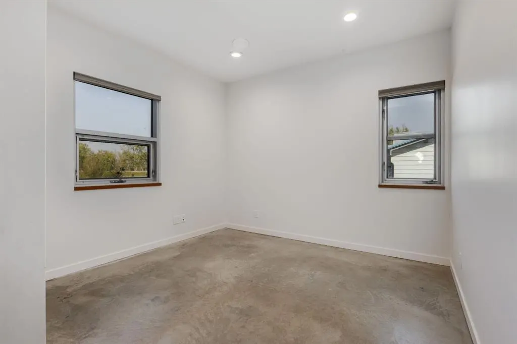 2 Deibert Close SW