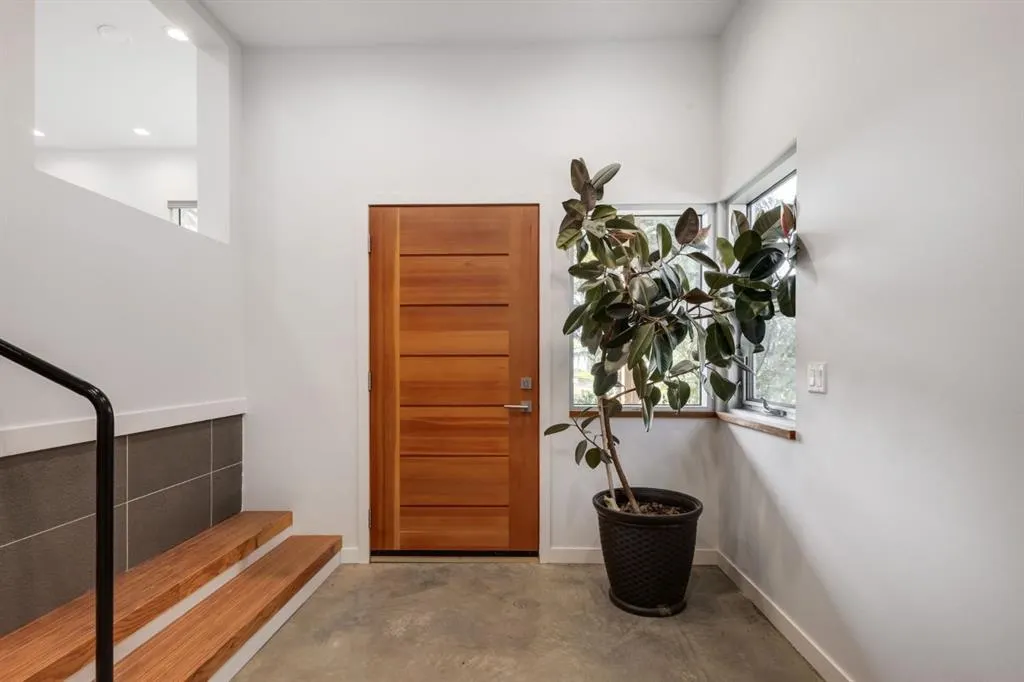 2 Deibert Close SW