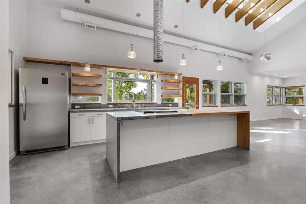 2 Deibert Close SW