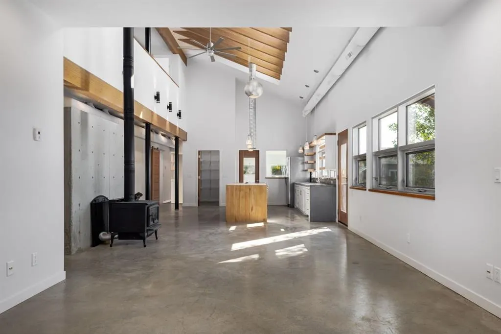 2 Deibert Close SW