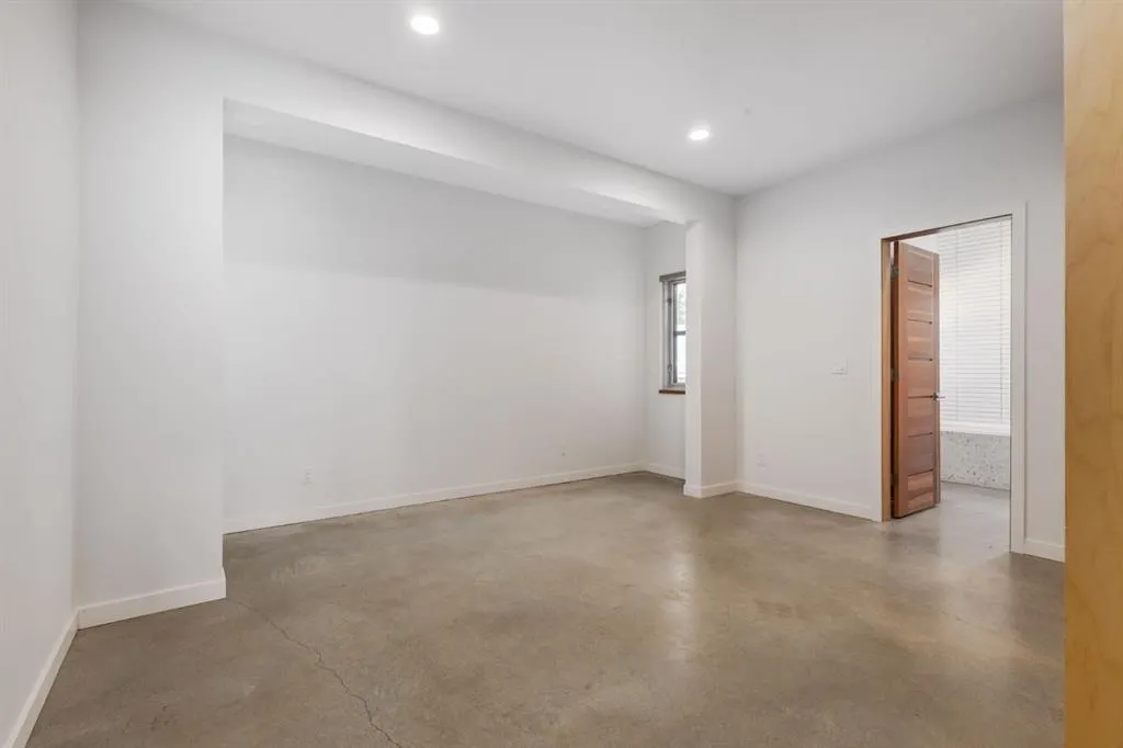 2 Deibert Close SW