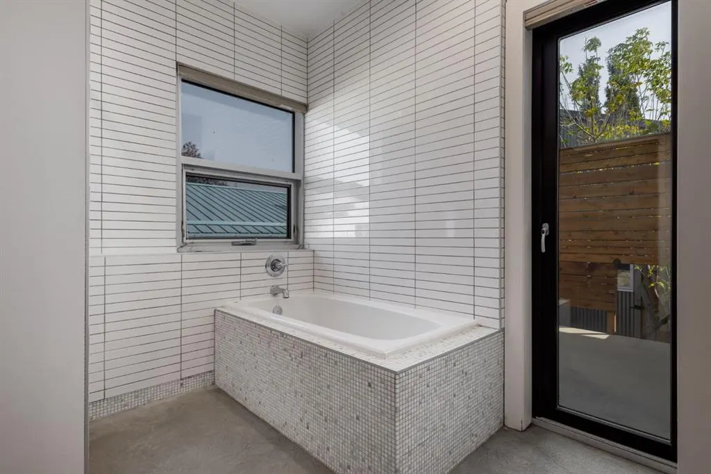 2 Deibert Close SW
