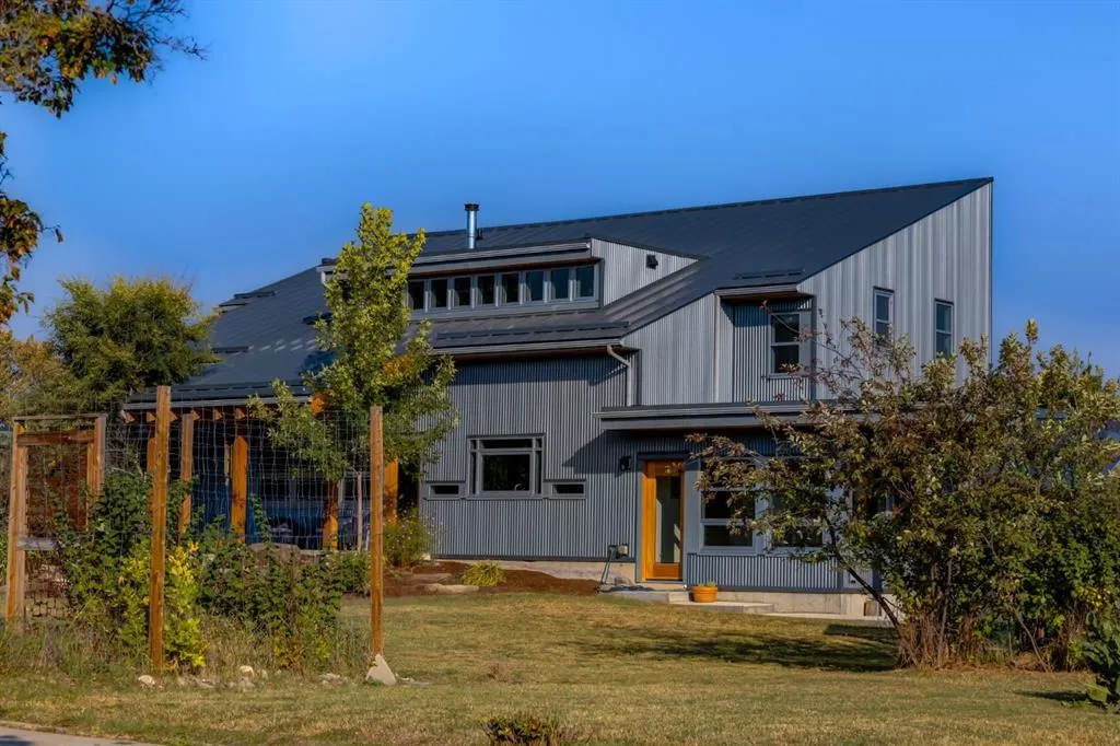 2 Deibert Close SW