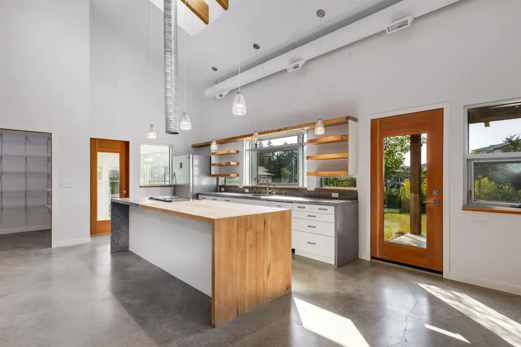 2 Deibert Close SW