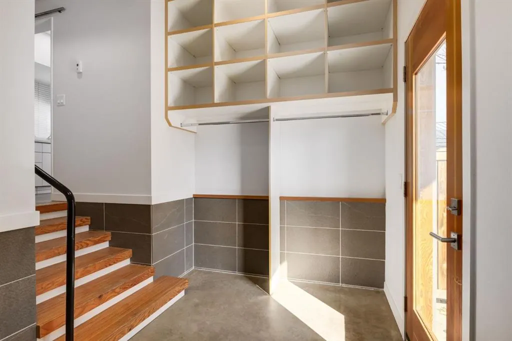 2 Deibert Close SW