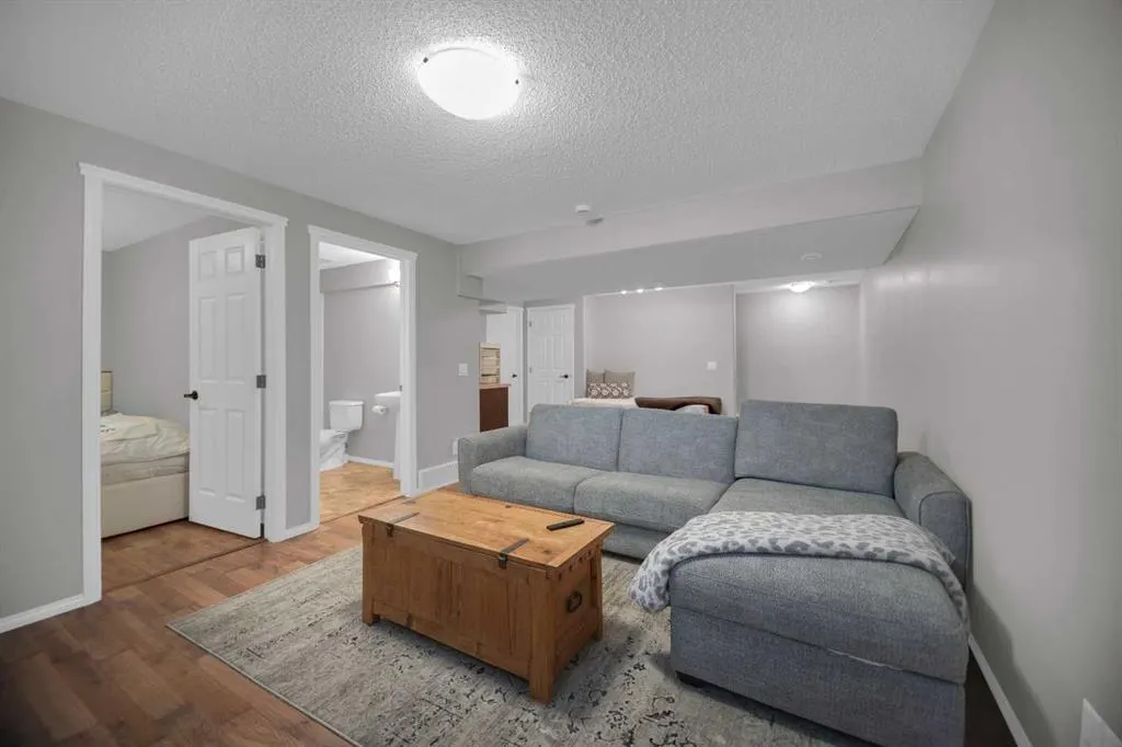 154 Bridlewood Court SW