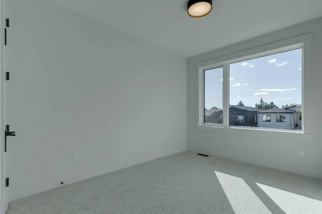 2015 23 Avenue NW