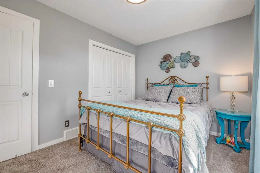283 Mahogany Heights SE