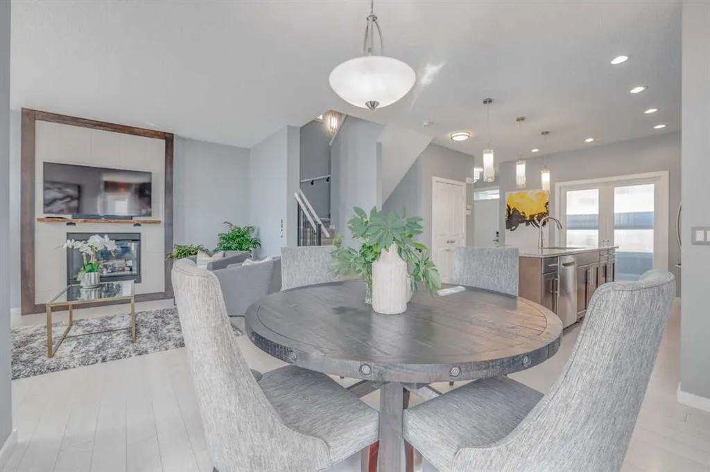 283 Mahogany Heights SE