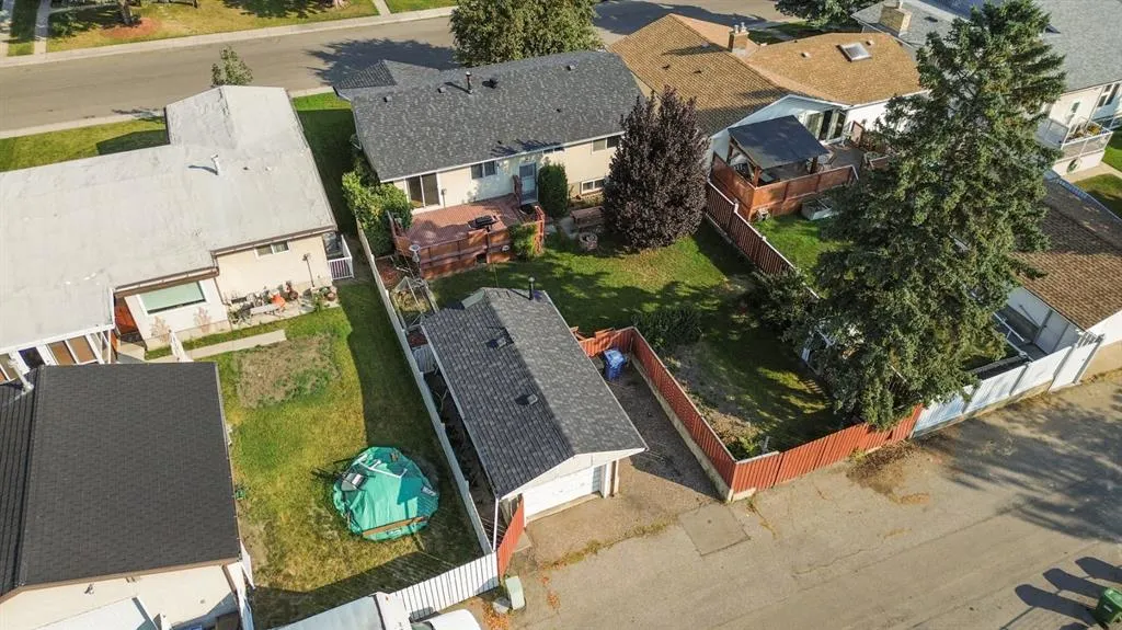 23 Brazeau Crescent SW