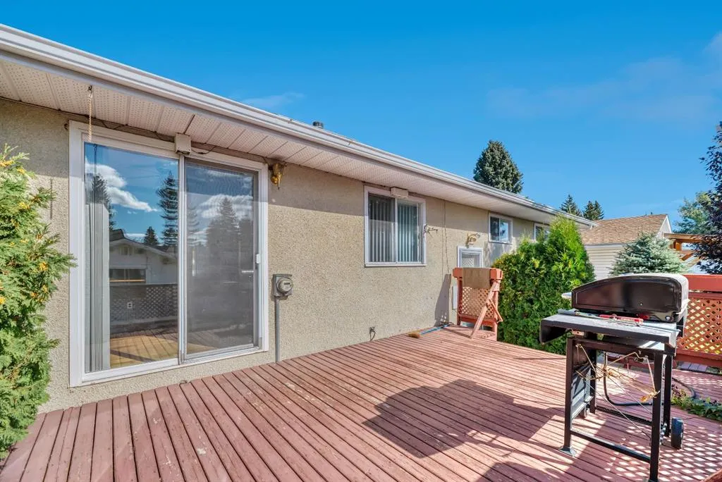 23 Brazeau Crescent SW