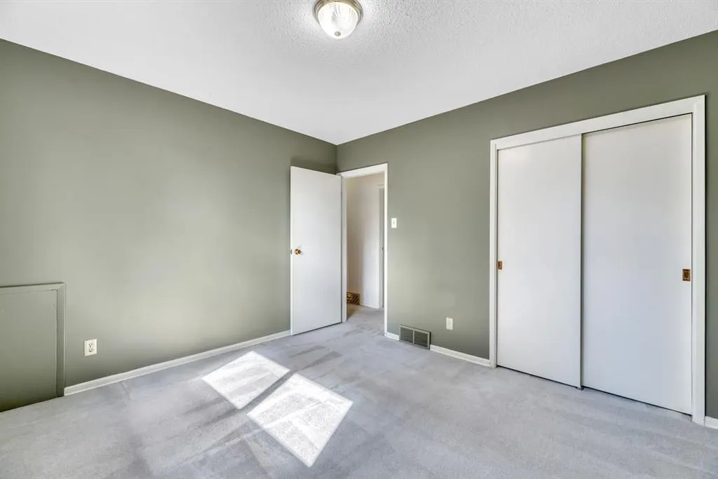 23 Brazeau Crescent SW