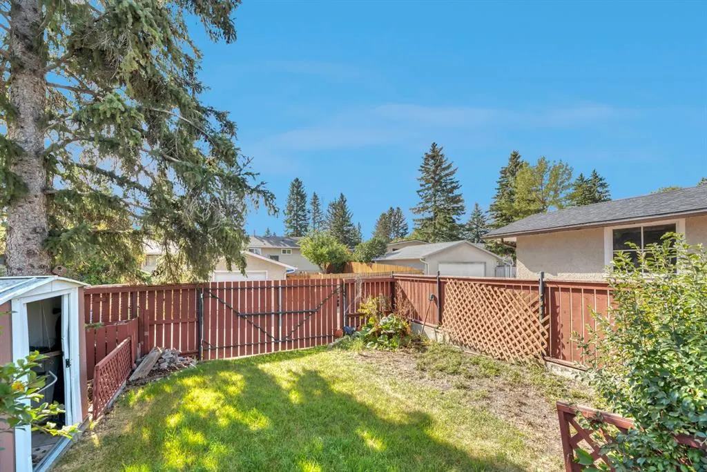23 Brazeau Crescent SW