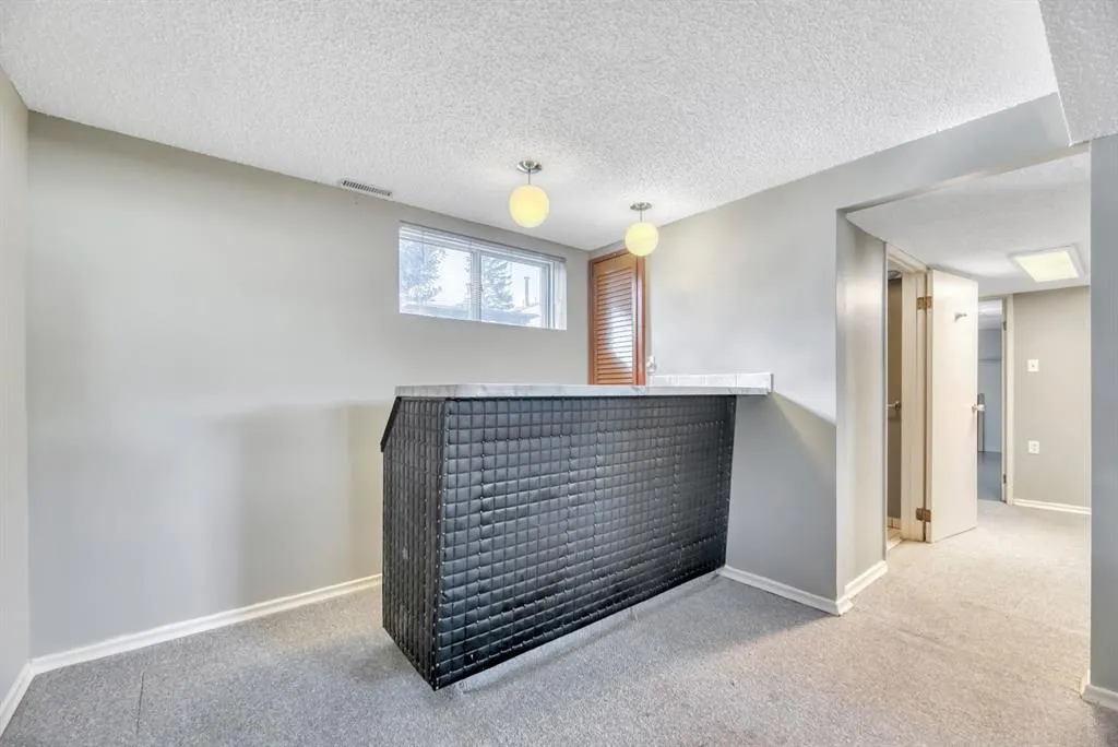 23 Brazeau Crescent SW